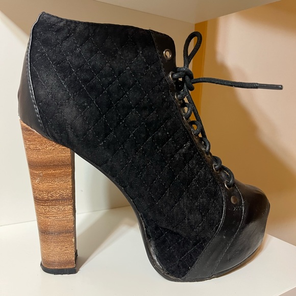 Heeled platform boots - Picture 7 of 11